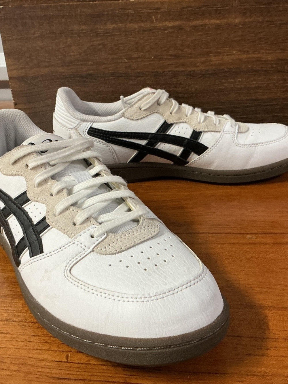 ASICS Skyhand OG Black White Leather Sneaker 1203A451 Size Men Size 6.5 Unisex